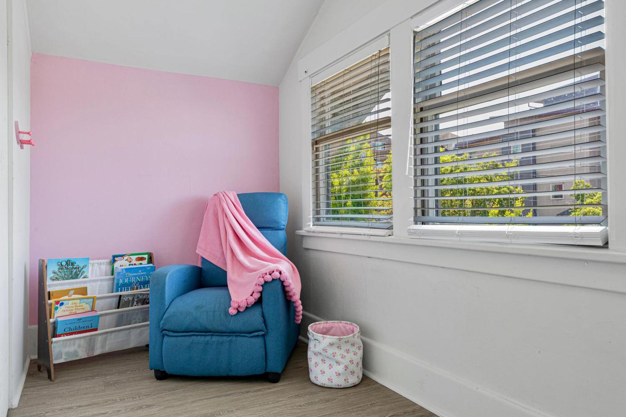 Vintage 3 Bedroom In Prime Eastlake With Private Parking Holiday home